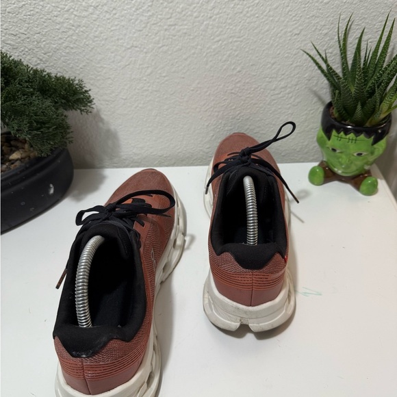 On Running Athletic Shoes - Rust and Black - Picture 5 of 7